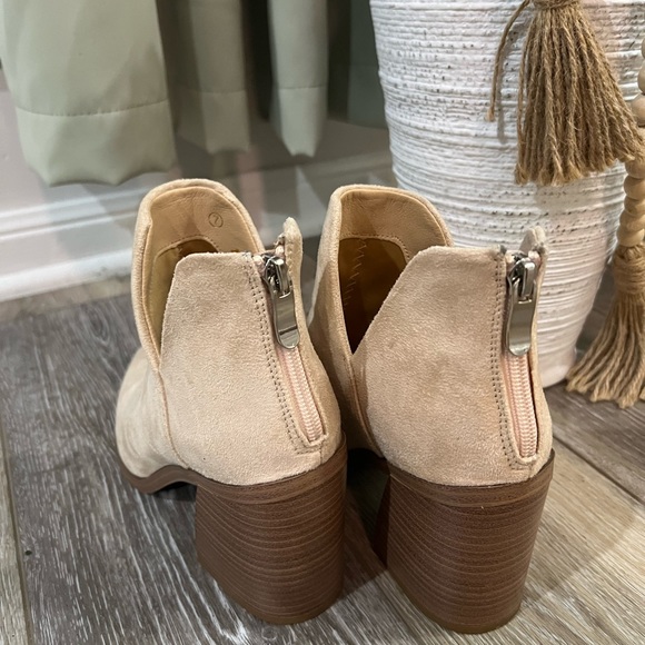 Pointed Toe - Heel Ankle Booties - Picture 4 of 10